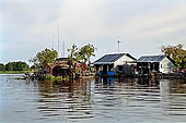 Tonle Sap - Prek Toal floating village - floating houses